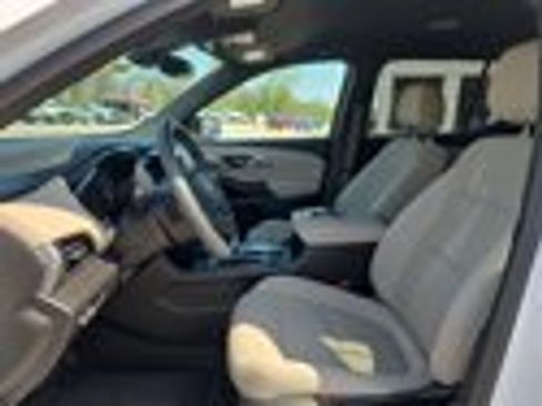 Used 2023 Chevrolet Traverse LS image 10