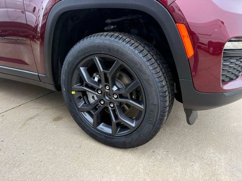 New 2025 Jeep Grand Cherokee Limited AWD/4WD image 4