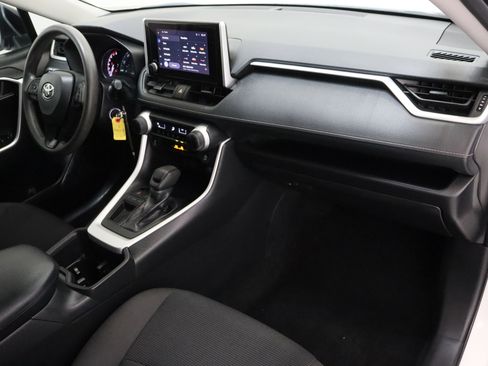Certified 2024 Toyota RAV4 LE FWD image 32