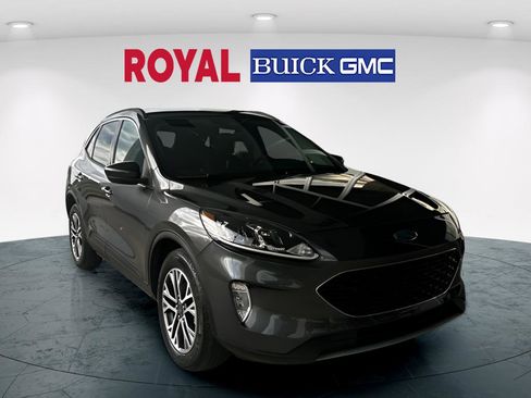 Used 2020 Ford Escape SEL image 3