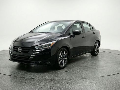 Used 2025 Nissan Versa SV image 3