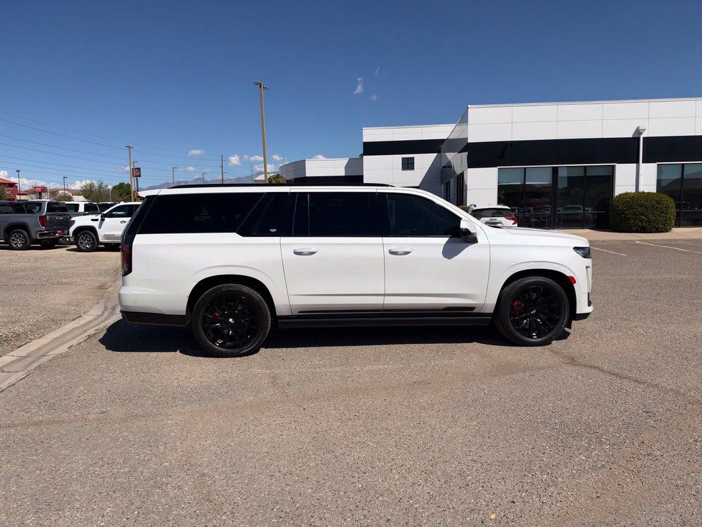 Used 2022 Cadillac Escalade ESV Sport w/ Touring Package AWD/4WD image 4