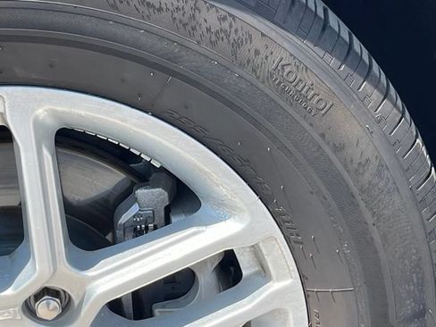 Used 2025 Ford Explorer Active RWD image 8