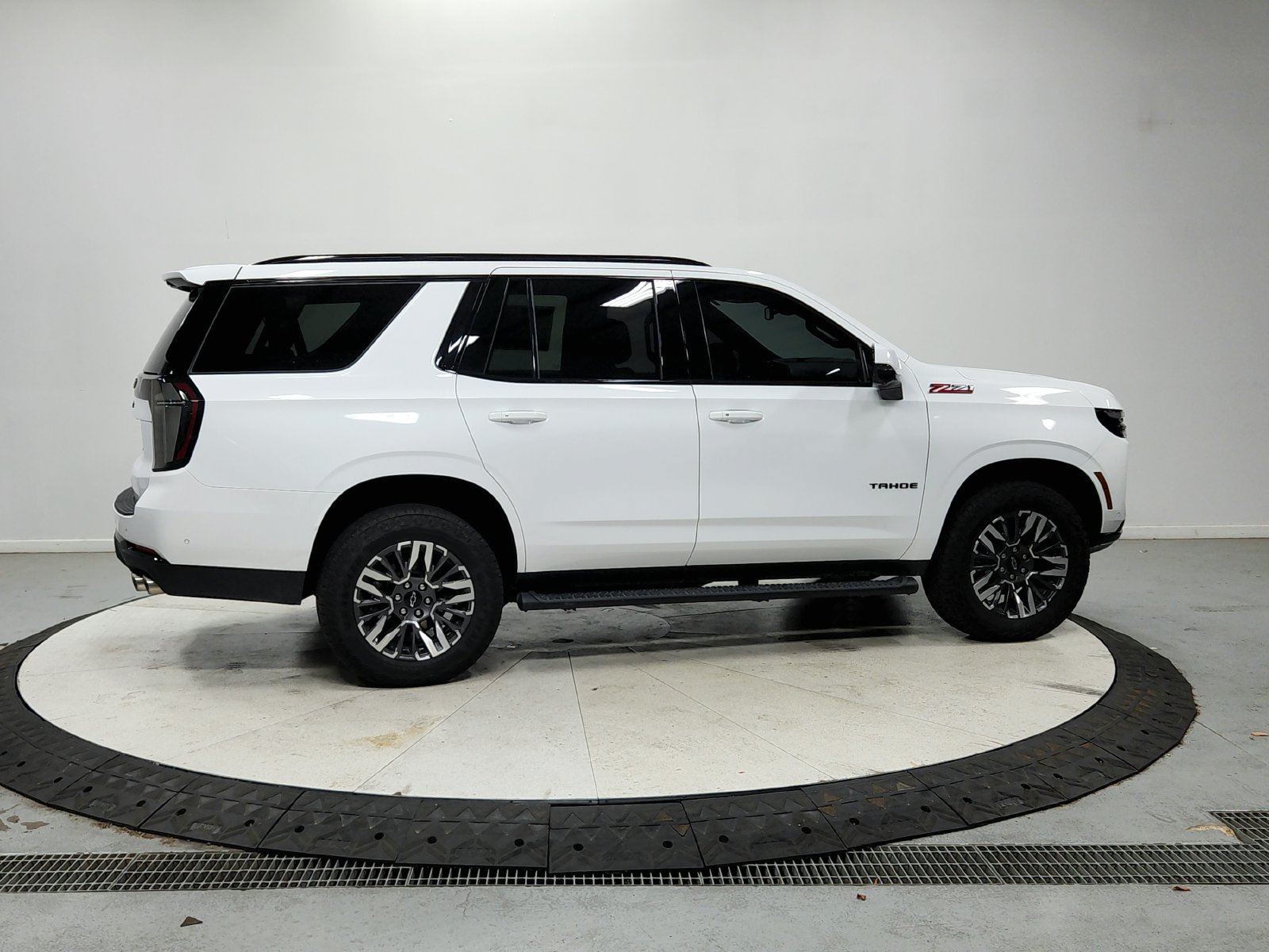 Used 2026 Chevrolet Tahoe Z71 w/ Comfort Package AWD/4WD image 9