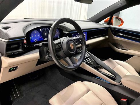 Used 2025 Porsche Macan Electric image 7