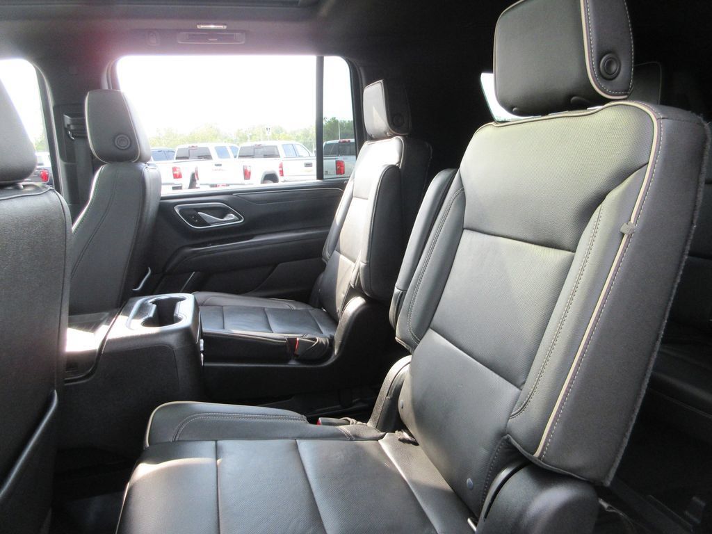Certified 2021 GMC Yukon XL SLT w/ SLT Premium Package AWD/4WD image 22