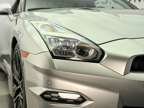 Used 2024 Nissan GT-R Premium w/ Floor Mat Package AWD/4WD image 24