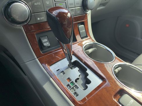 Used 2013 Toyota Highlander Limited image 26