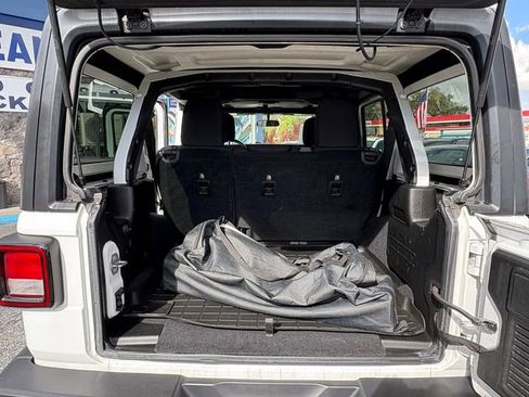 Used 2018 Jeep Wrangler Unlimited Sahara AWD/4WD image 20