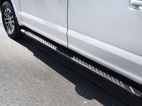 Used 2019 Ford F150 XLT w/ Equipment Group 302A Luxury AWD/4WD image 17