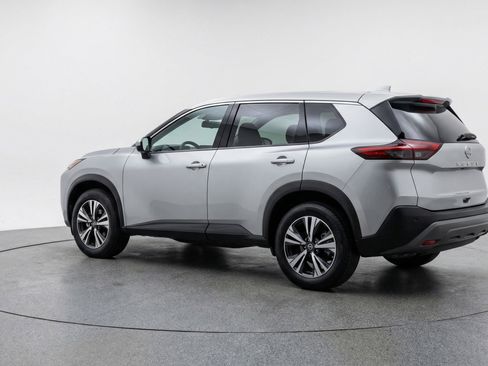 Used 2025 Nissan Rogue SV image 6