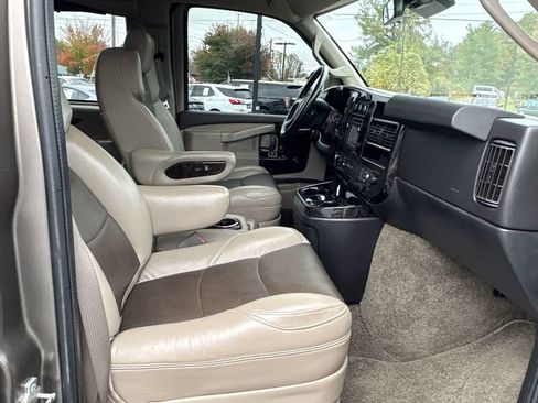 Used 2020 GMC Savana 2500 Extended w/ Enhanced Convenience Package image 30