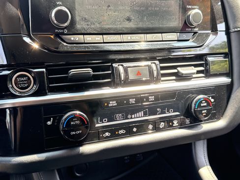 Used 2022 Nissan Pathfinder SV FWD image 30
