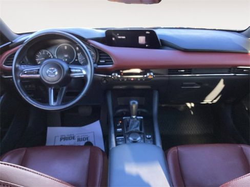 Used 2020 MAZDA MAZDA3 Premium image 10