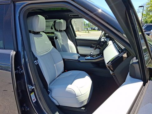 New 2026 Land Rover Range Rover Sport SE AWD/4WD image 3