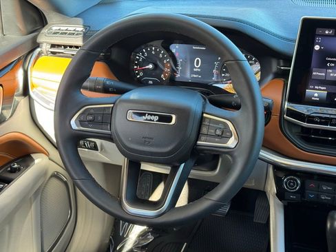 Used 2023 Jeep Compass Limited image 20