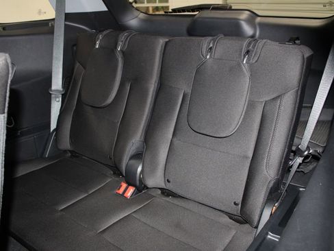 Used 2023 Ford Explorer XLT image 24