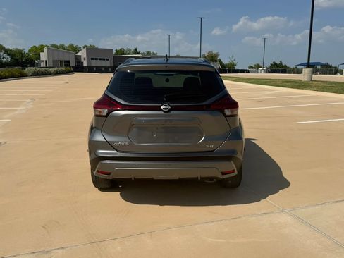 Used 2023 Nissan Kicks SR w/ SR Premium Package FWD image 5