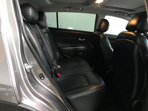 Used 2013 Kia Sorento LX FWD image 16