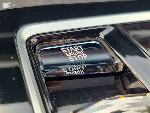 Used 2023 BMW 760i xDrive image 35