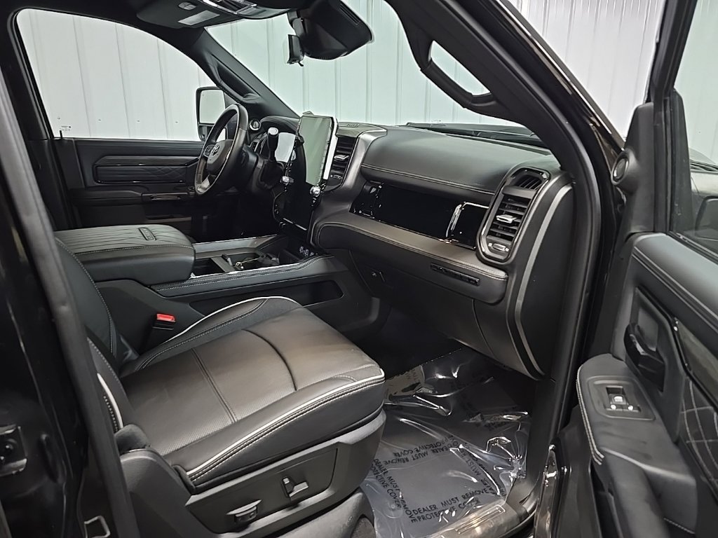 Used 2025 RAM 3500 Limited AWD/4WD image 15
