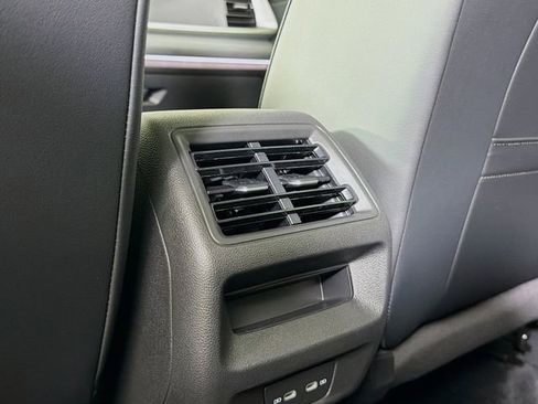 New 2026 Volkswagen Tiguan SE FWD image 24