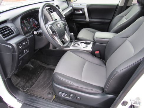 Used 2022 Toyota 4Runner SR5 Premium w/ Moonroof Package AWD/4WD image 14