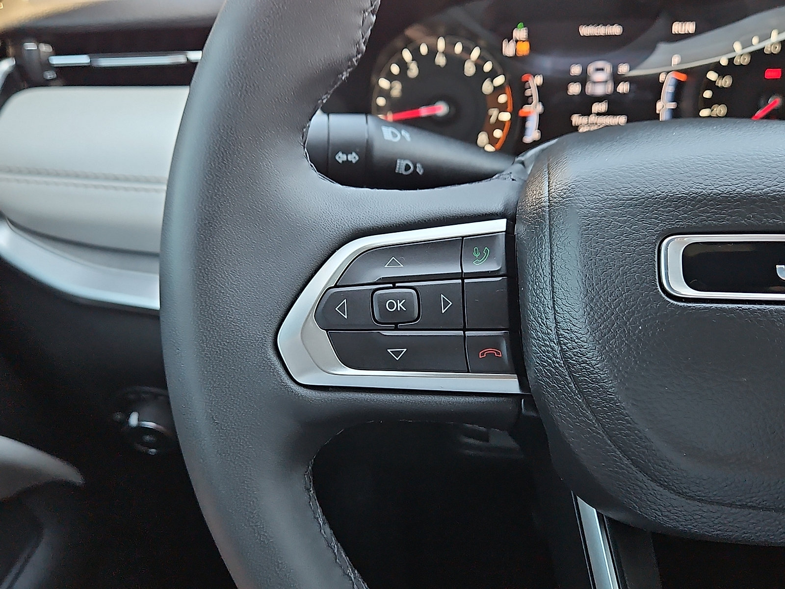 Used 2025 Jeep Compass Limited AWD/4WD image 17