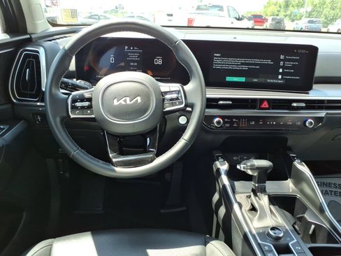 Used 2025 Kia Sorento S AWD/4WD image 9