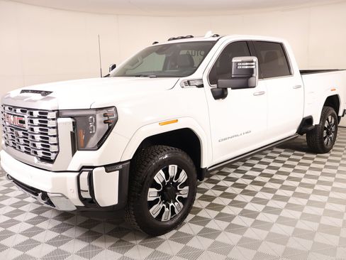 Used 2024 GMC Sierra 2500 Denali w/ Denali Reserve Package AWD/4WD image 11