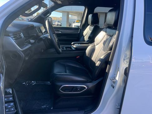 Used 2024 Jeep Wagoneer L Series II RWD image 22
