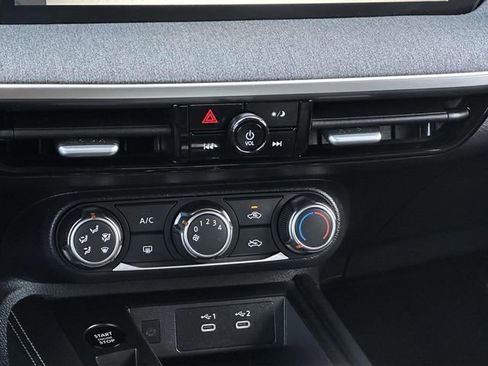 Used 2025 Nissan Kicks SV image 20