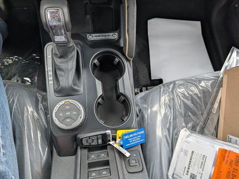 Used 2025 Ford Bronco Badlands AWD/4WD image 26