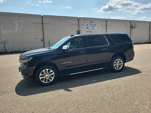 Used 2023 Chevrolet Suburban Premier AWD/4WD image 21