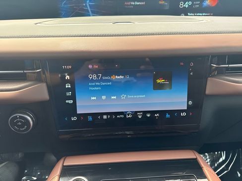 Used 2025 Lincoln Navigator Reserve AWD/4WD image 9