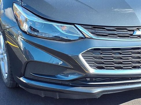 Used 2018 Chevrolet Cruze LT w/ Convenience Package image 26