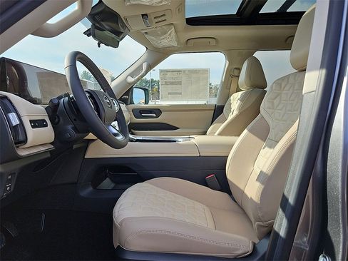 New 2025 Nissan Armada Platinum Reserve image 12