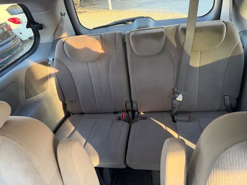 Used 2010 Kia Sedona LX w/ PWR Pkg image 13