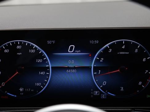 Used 2021 Mercedes-Benz GLB 250 4MATIC image 7