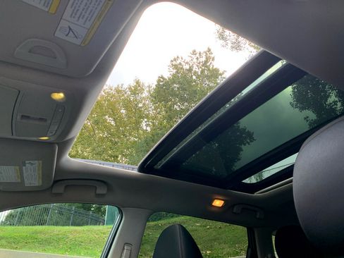 Used 2018 Nissan Rogue SV w/ Sun & Sound Touring Package image 25