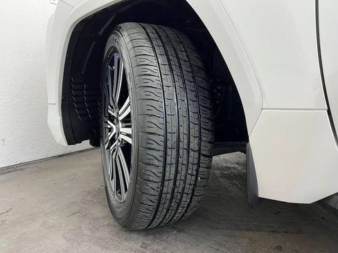 Used 2022 Lexus LX 600 4WD w/ Appearance Package image 39