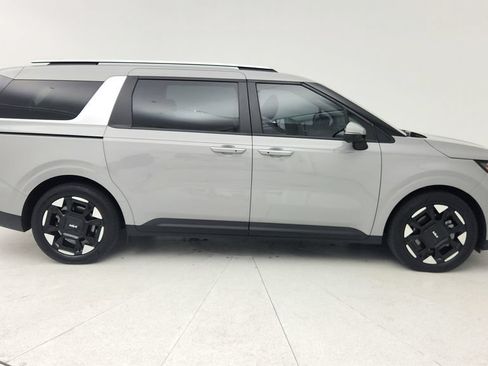 Used 2026 Kia Carnival EX FWD image 8