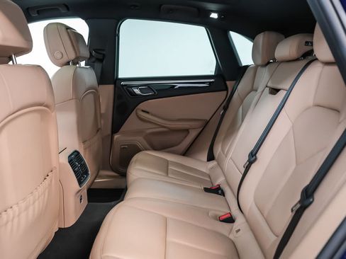 Certified 2024 Porsche Macan AWD/4WD image 22