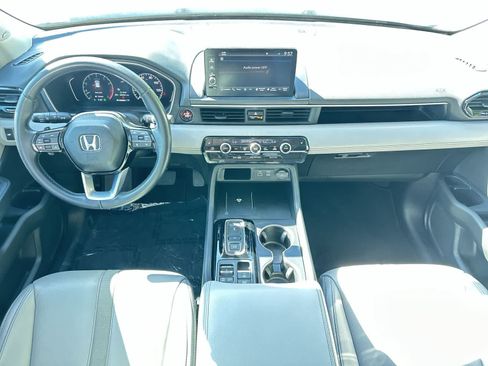 Used 2025 Honda Pilot Touring image 13
