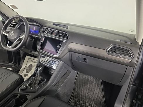 Used 2022 Volkswagen Tiguan SE image 43
