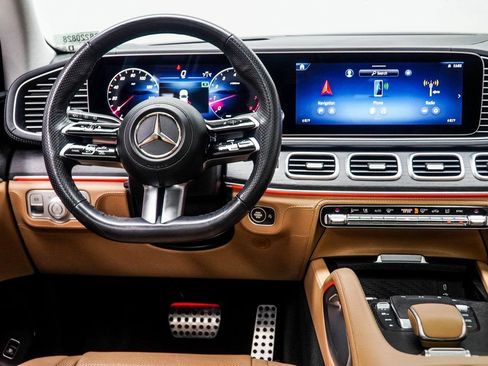 Used 2024 Mercedes-Benz GLS 580 4MATIC image 18