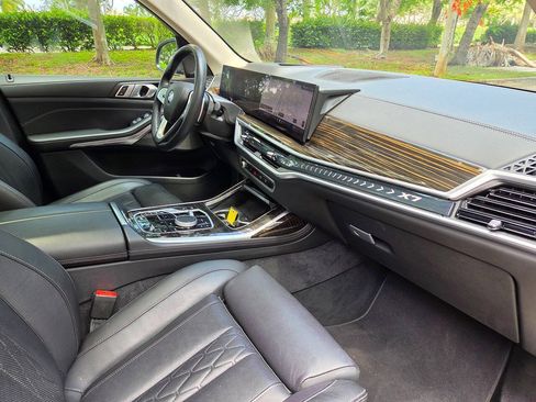 Used 2025 BMW X7 xDrive40i AWD/4WD image 9