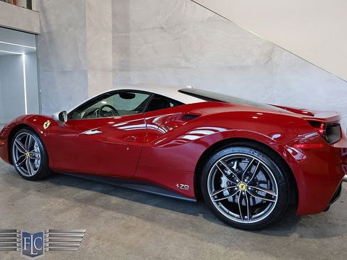 Used 2018 Ferrari 488 GTB image 5