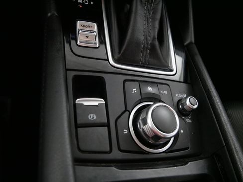 Used 2018 MAZDA MAZDA3 Sport image 32