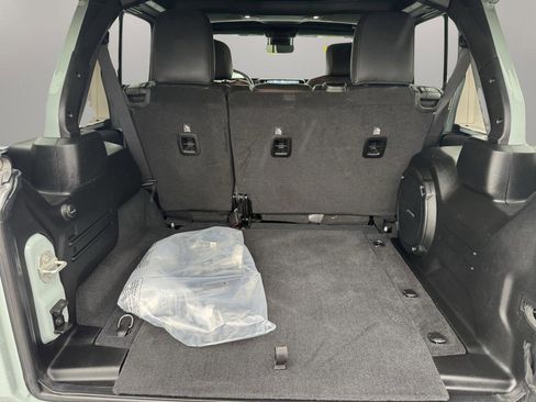 Used 2024 Jeep Wrangler Rubicon w/ Technology Group image 28